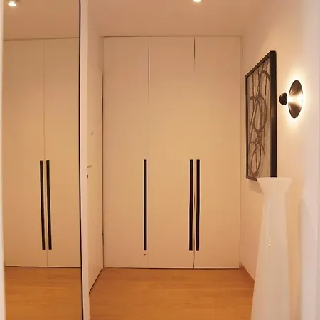 Elite Arena Deluxe Апартаменты Тирана